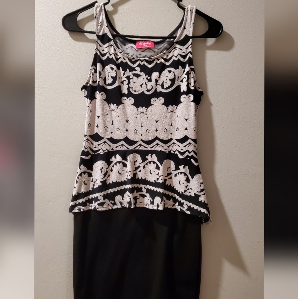 BEAUTIFUL BLACK & WHITE DRESS